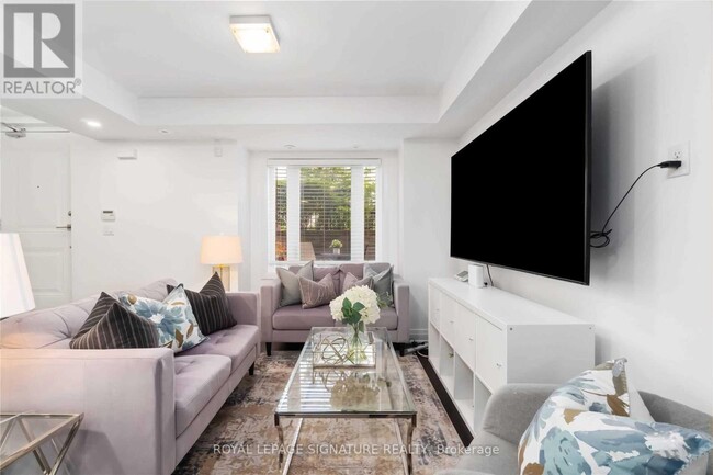 Building Photo - 320 John St.