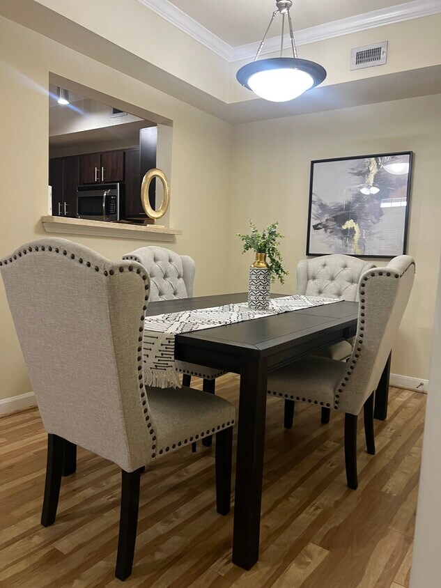 Foto principal - 3300 Cummins St