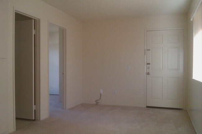 Building Photo - 5831 Kingman Ave