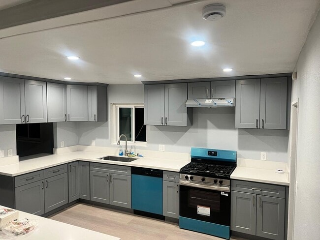 Foto del edificio - 12829 Doty Ave