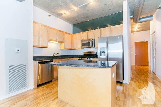 Building Photo - Stunning two-bedroom, two-bathroom apartme...
