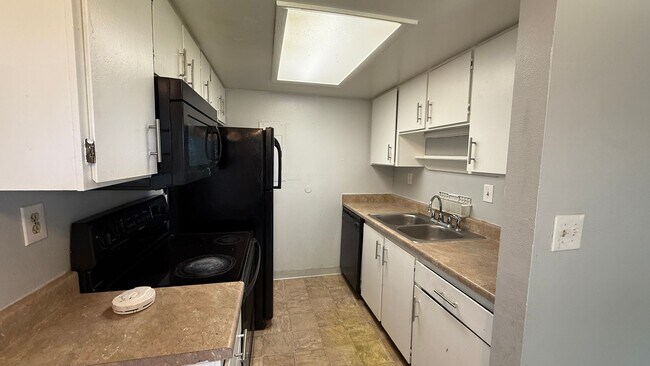 Foto del edificio - Spacious 2-bedroom Condo available in Aurora