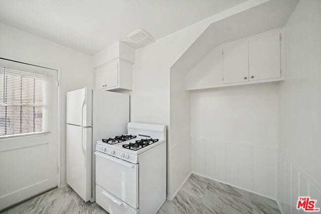 Foto del edificio - 5329 Vantage Ave