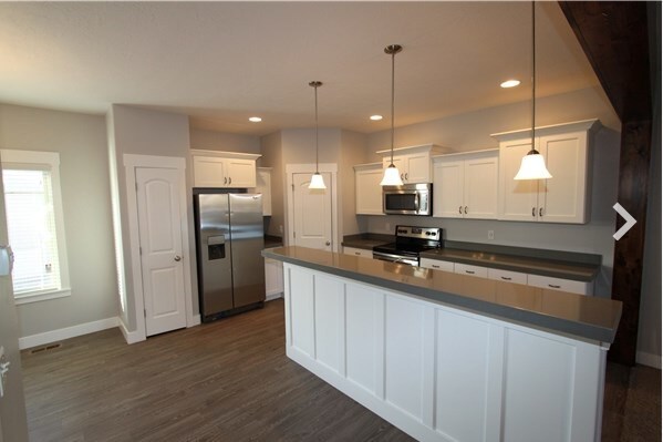 Building Photo - 5521 W Venice Dr
