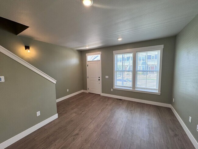 Building Photo - Move-In Ready Annafeld Home with In-Unit Laundry & Garage