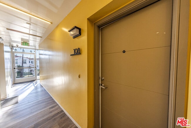 Foto del edificio - 1187 Crenshaw Blvd