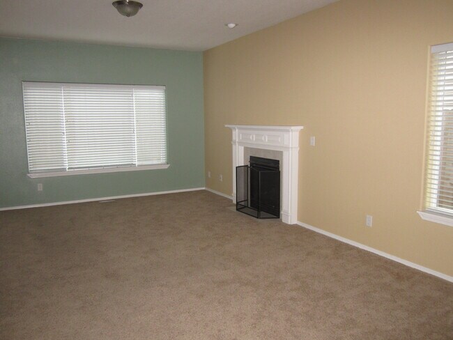 Building Photo - 124 NW Marshall Dr