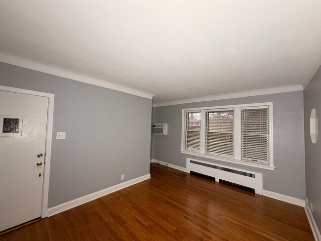 Foto del edificio - 6618-6620 Devonshire Ave