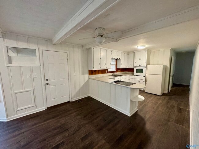 Building Photo - 409 Suffield St