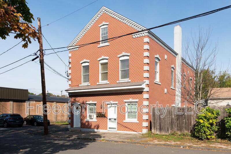 Photo - 27 Railroad Ave Southington1st Floor back