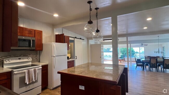 Building Photo - 128 Aliiolani St