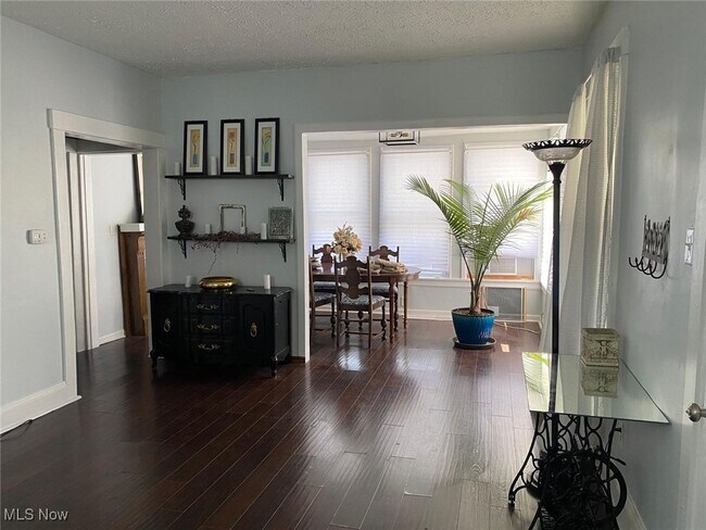 Building Photo - 11335 Knowlton Ave