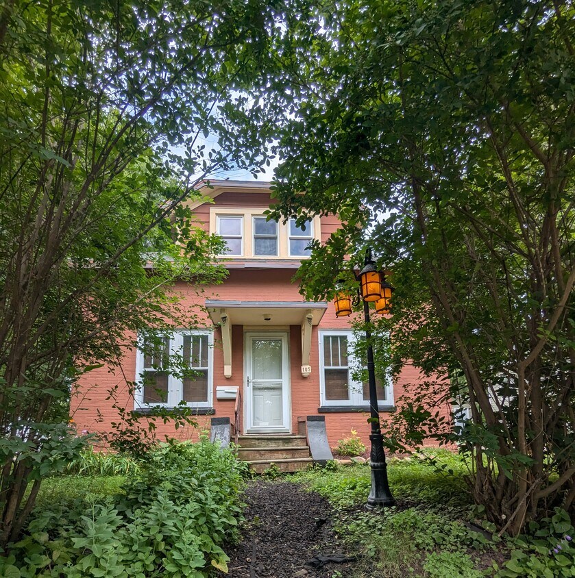 Primary Photo - 105 Maple St