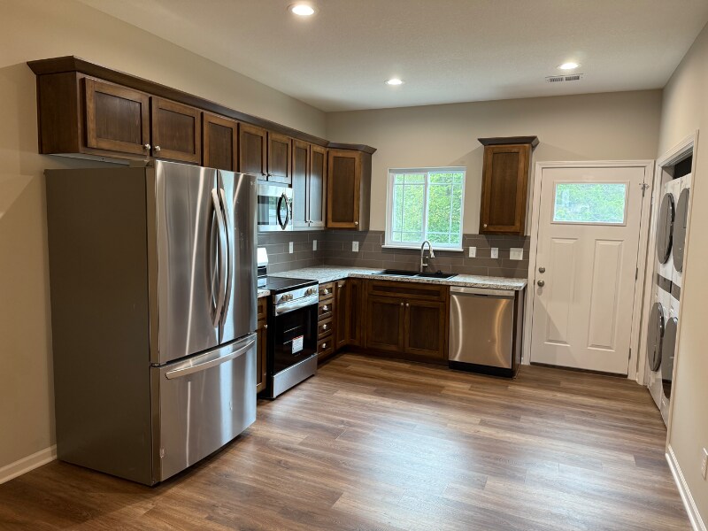 Foto principal - 842 E 8th St