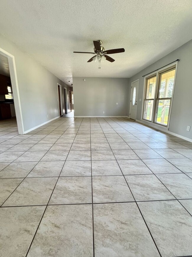 Building Photo - 115 Antler Dr