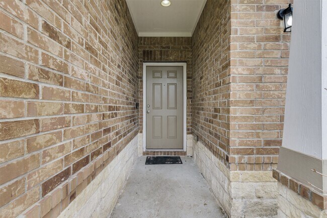 Foto del edificio - 8127 Running Brook Ln