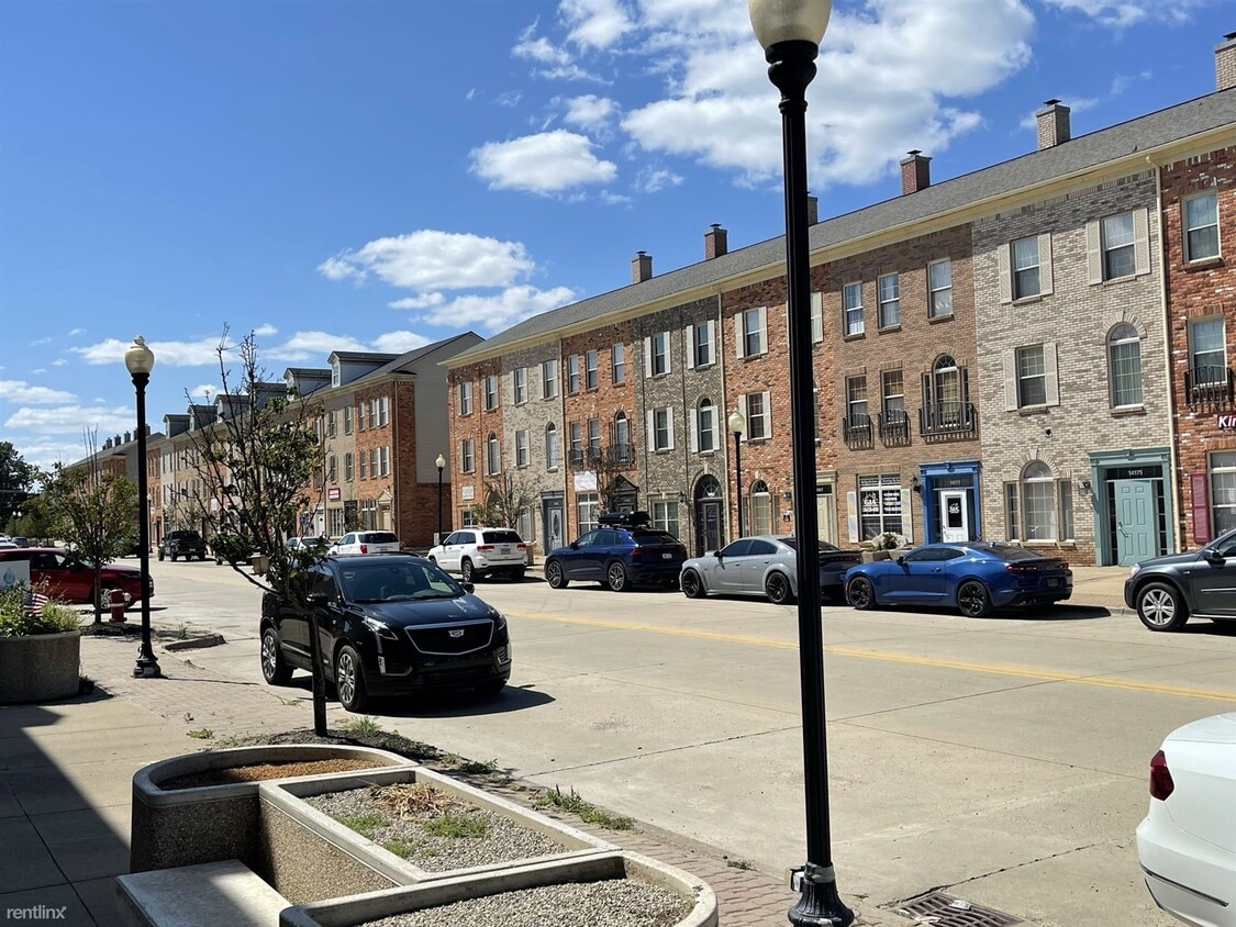 14216 Lakeside Blvd N, Shelby Township, MI 48315 Condo for Rent in