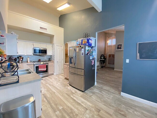 Foto del edificio - Northeast El Paso 3 bed with Refrig A/C and Solar Panels