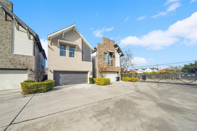 Building Photo - 4445 Whitney Oak Ln