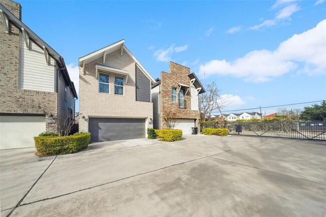 Foto del edificio - 4445 Whitney Oak Ln