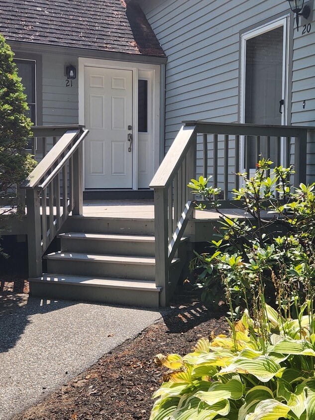 Primary Photo - 21 Glengarry Dr
