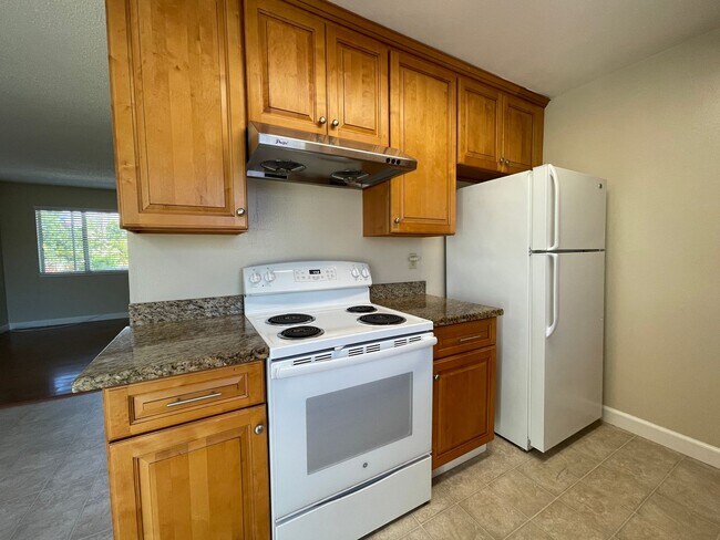 Foto del edificio - Sharp and Updated 2 Bedroom 1 Bath Townhou...