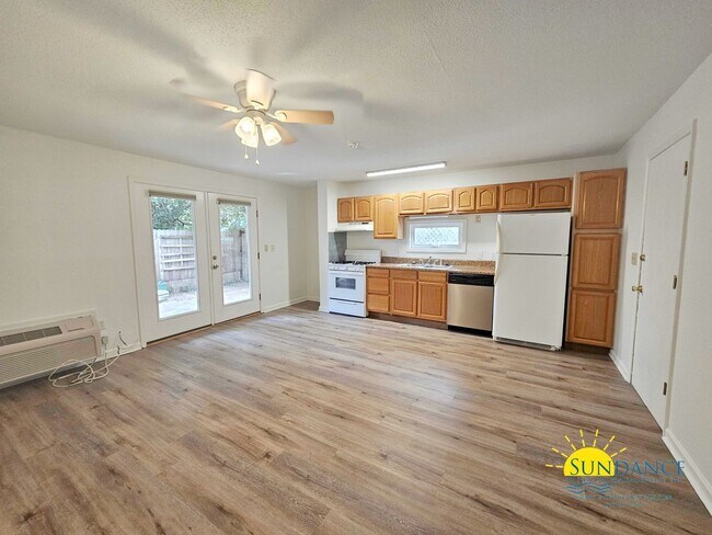 Building Photo - Quaint One bedroom Unit in the heart of De...