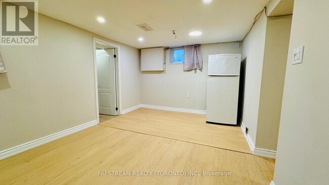 Building Photo - 435 Cummer Ave