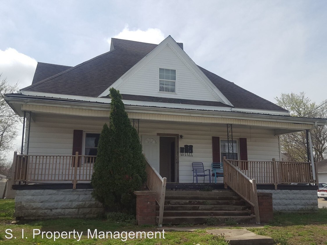 503 E College St, Marion, IL 62959 Room for Rent in Marion, IL