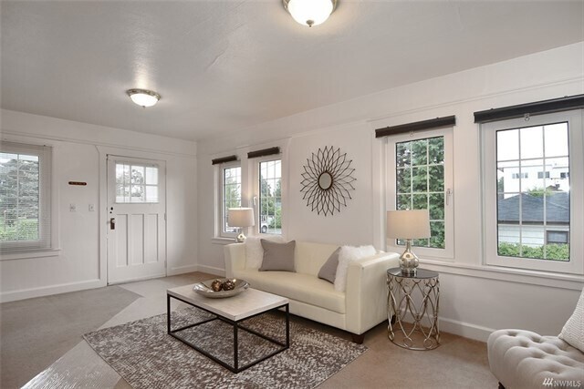 Foto del edificio - Charming West Seattle 1 Bedroom Home with Office and Large Fenced Yard