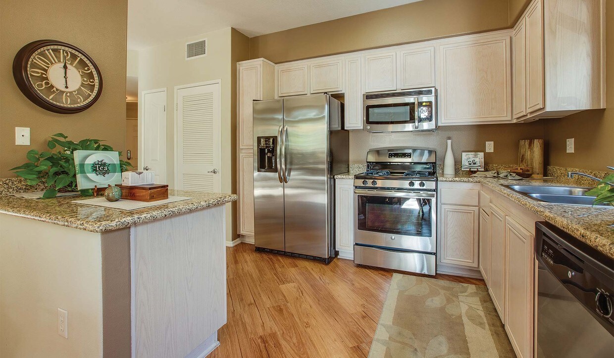 Palazzo East Apartments Los Angeles Ca Select Kitchens Feature Stainless Steel Liances And Include Granite Countertops Palazzo East Apartments