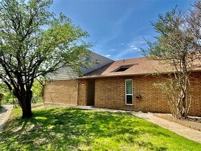 Building Photo - 2023 Springwood Pl