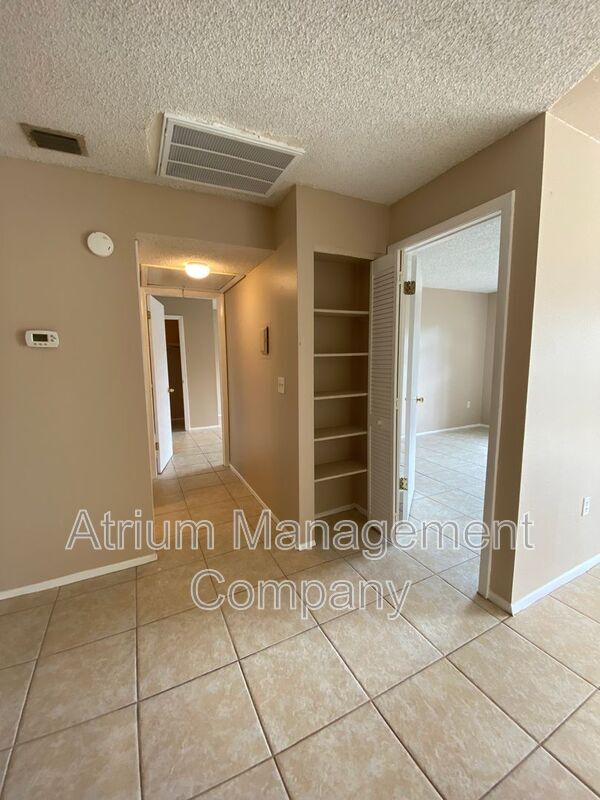 Building Photo - 6010 Village Cir N