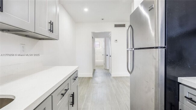 Foto del edificio - 14980 NE 5th Ct