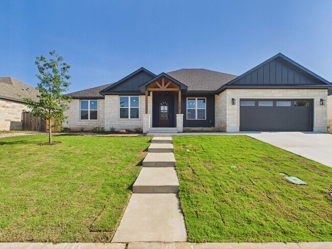 Building Photo - 4 Bedroom, 2.5 Bath Home with Luxury Finishes, Statement Kitchen & Private Primary Suite