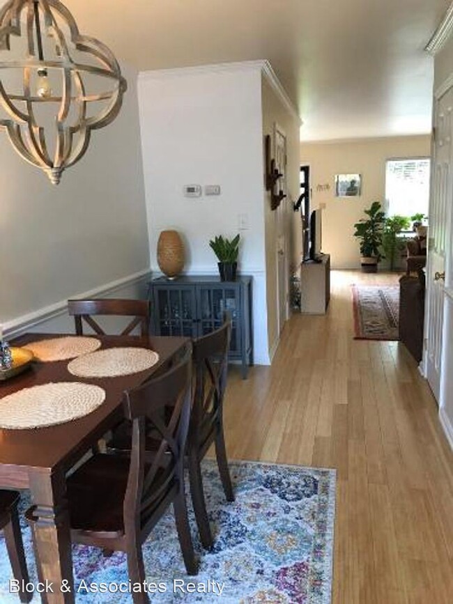 Building Photo - 2 br, 1.5 bath House - 3735 Jamestown Circle
