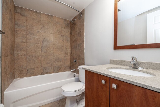 Photo du bâtiment - 230 Oak St