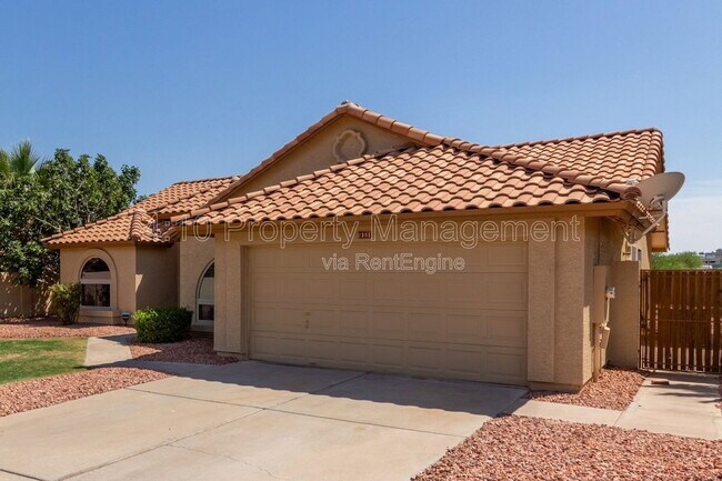 Building Photo - 2381 W Redwood Dr