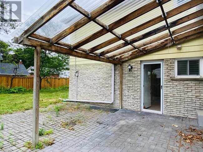 Building Photo - 10 Southdale Dr