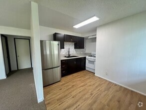 Building Photo - 485 Waianuenue Ave