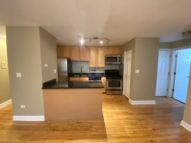 Foto del edificio - 7608 N Rogers Ave