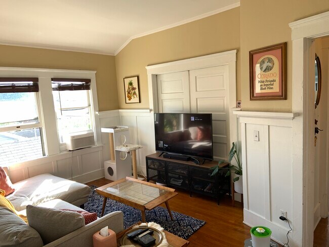 Living room - 1938 Toberman St