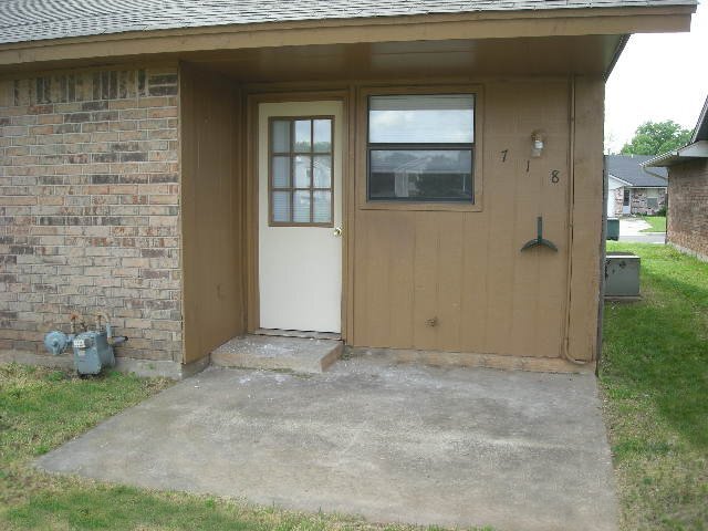 Building Photo - 718 Swan Lake Rd