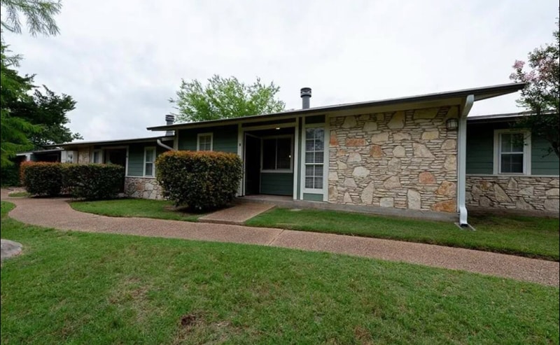 Primary Photo - 2800 Longmire Dr