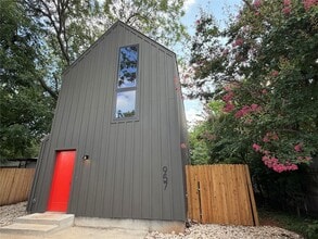 Building Photo - 957 Woods Ave