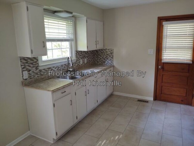 Building Photo - Newly Renovated 3bdrm/2ba in Farragut