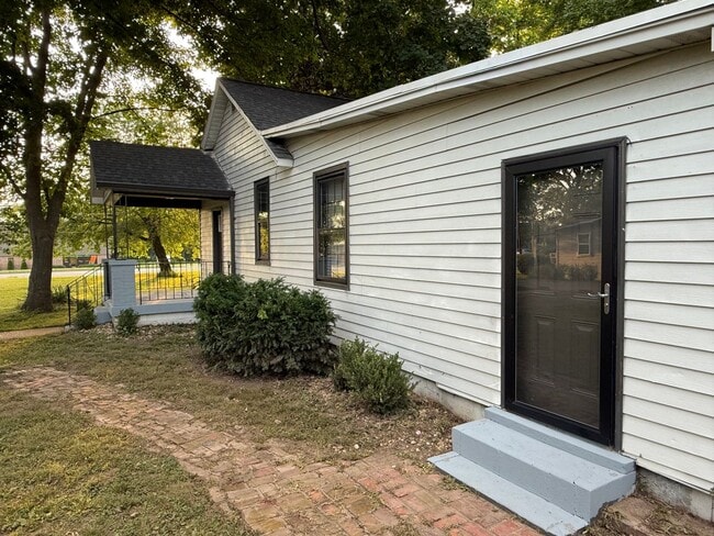 Building Photo - 408 Spence Ln