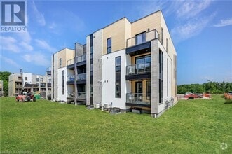 Building Photo - 261 Woodbine Ave