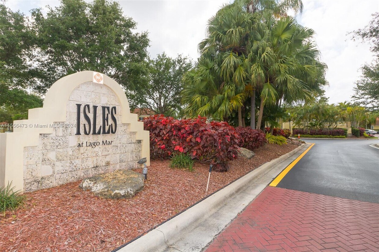 Primary Photo - 12510 Vista Isles Dr