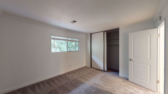 Building Photo - 18233 Happy Ln
